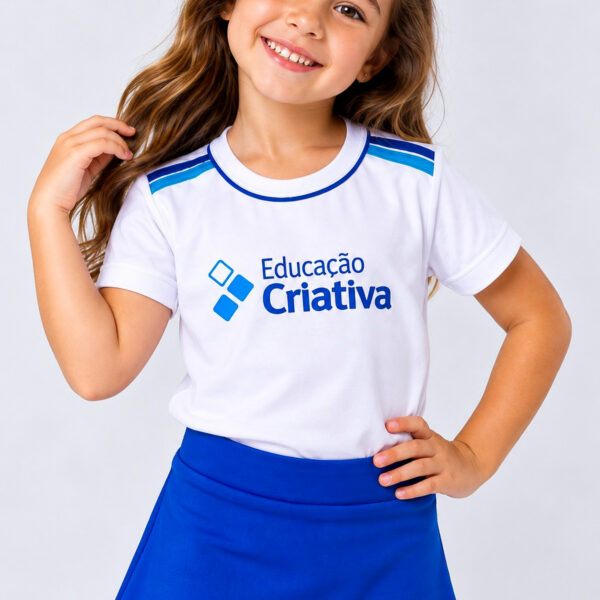 Camisa branca de manga curta da Escola Educação Criativa