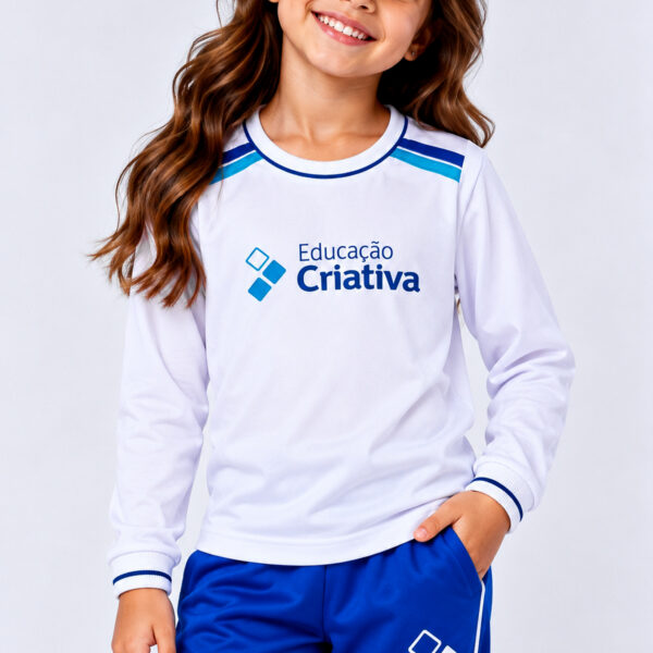 Camisa branca de manga longa da Escola Educação Criativa